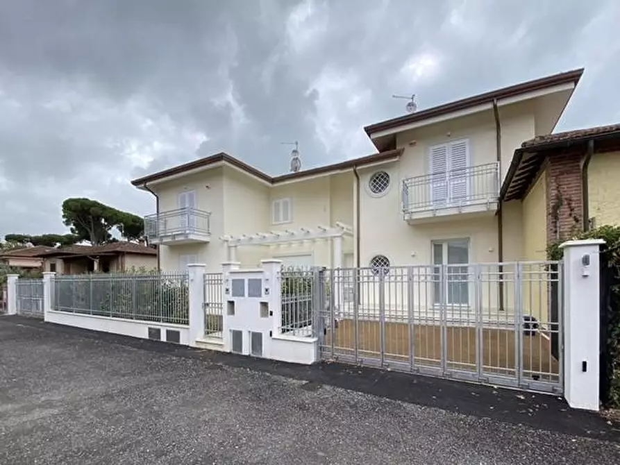 Immagine 19 di Casa bifamiliare in vendita  a Pietrasanta