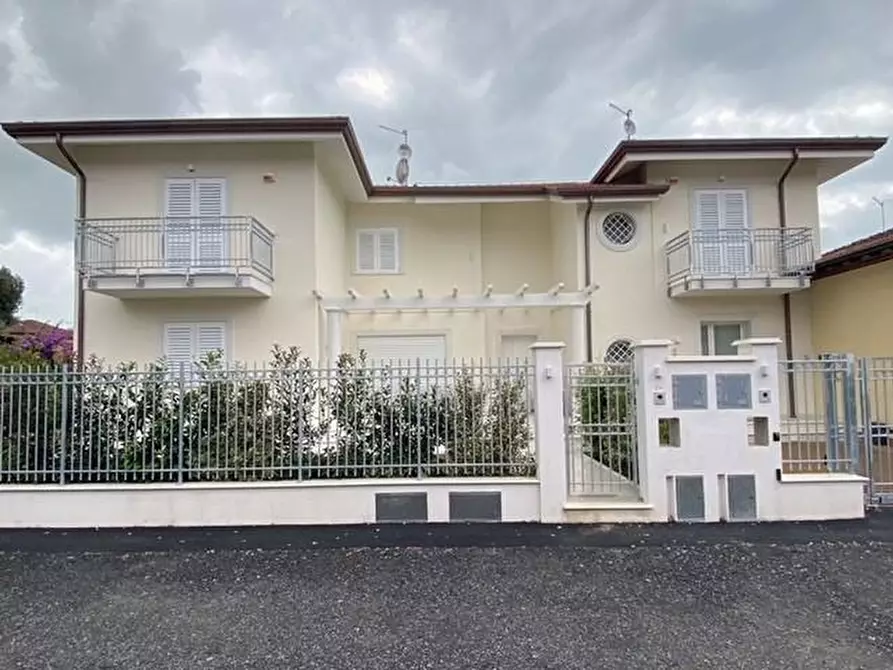 Immagine 6 di Casa bifamiliare in vendita  a Pietrasanta