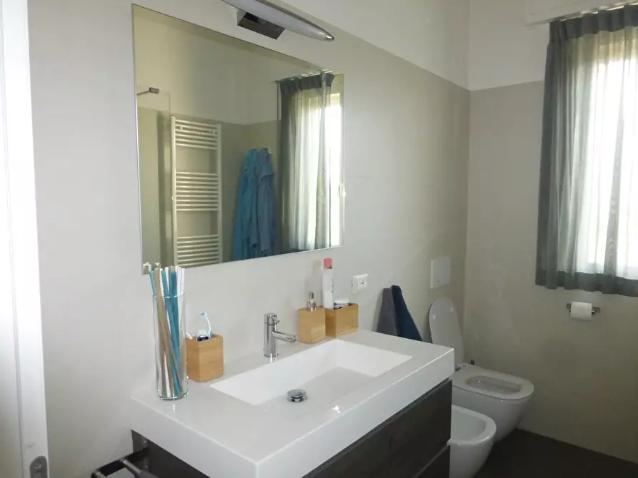 Immagine 39 di Casa bifamiliare in vendita  a Cascina