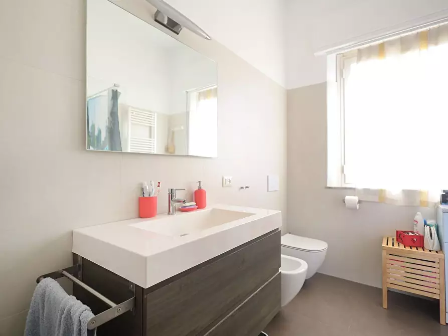 Immagine 41 di Casa bifamiliare in vendita  a Cascina