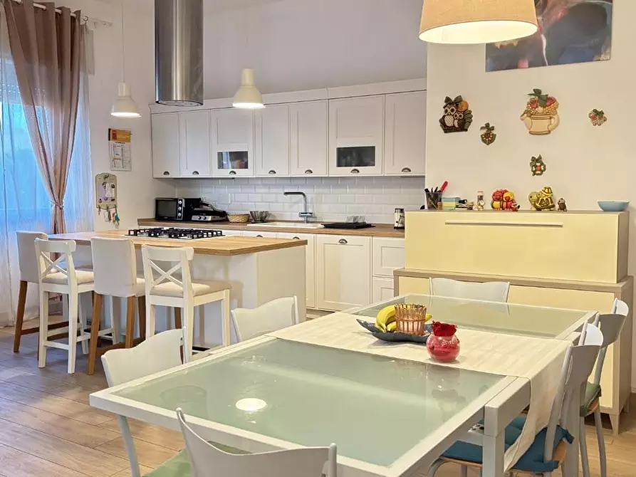 Immagine 5 di Casa bifamiliare in vendita  a Cascina