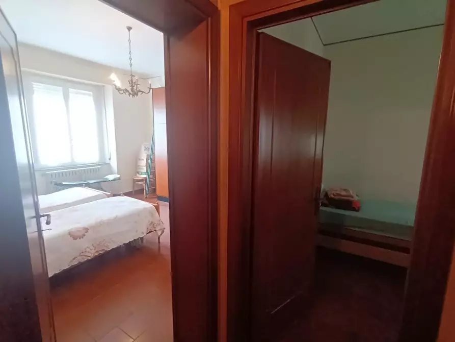 Immagine 6 di Appartamento in vendita  a Lucca