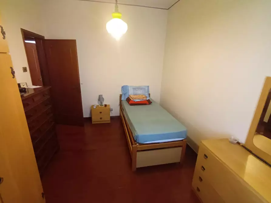 Immagine 15 di Appartamento in vendita  a Lucca