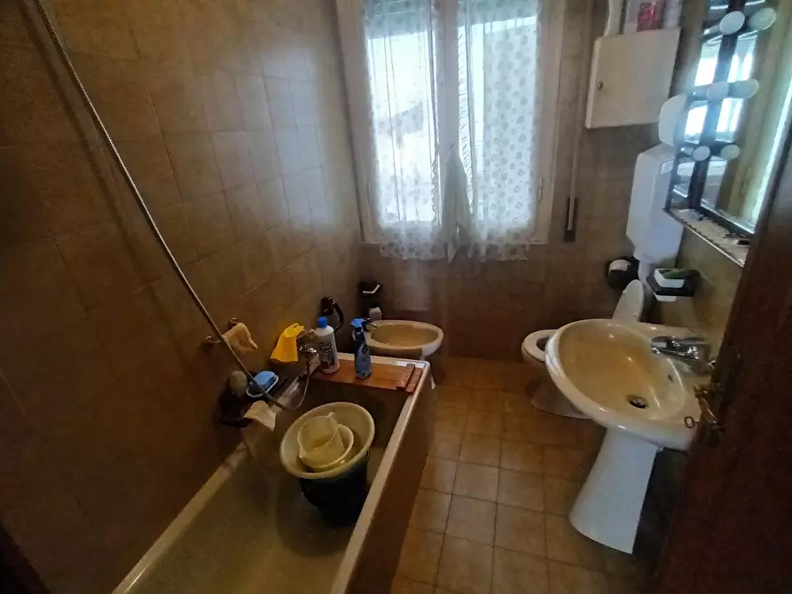 Immagine 19 di Appartamento in vendita  a Lucca