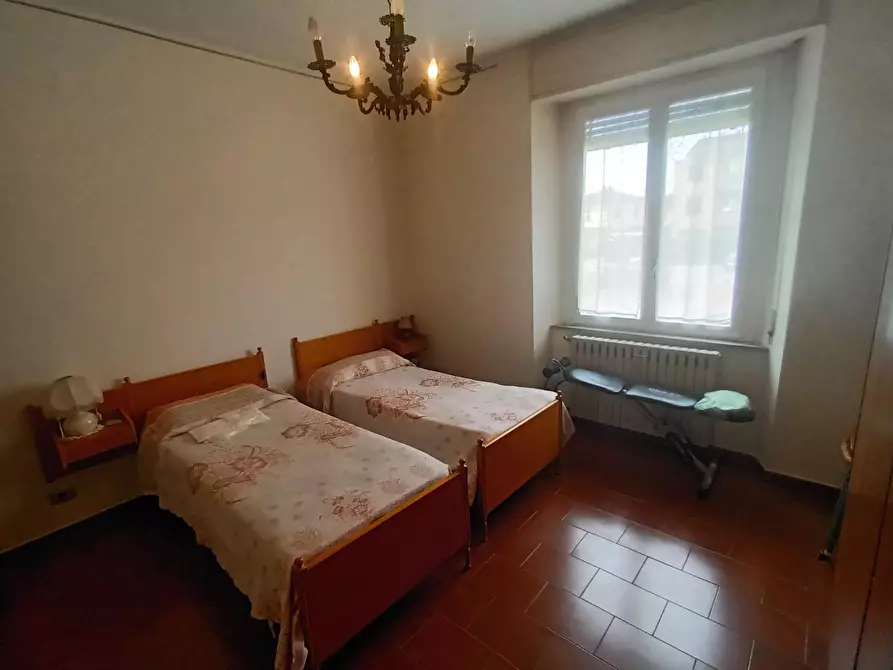 Immagine 11 di Appartamento in vendita  a Lucca