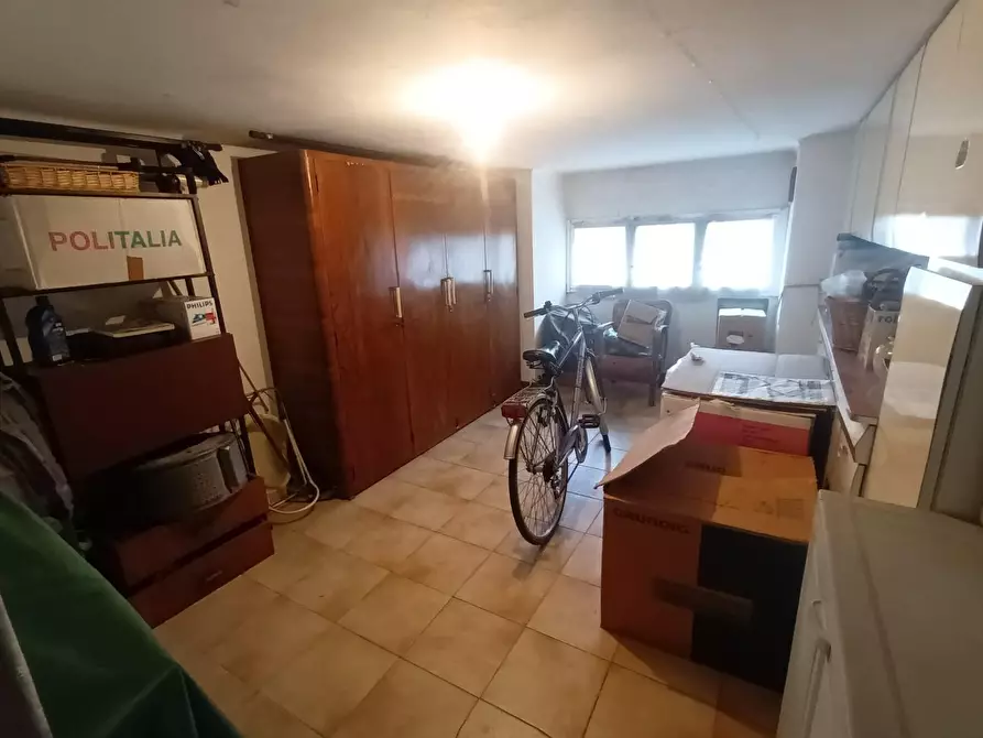 Immagine 27 di Appartamento in vendita  a Lucca