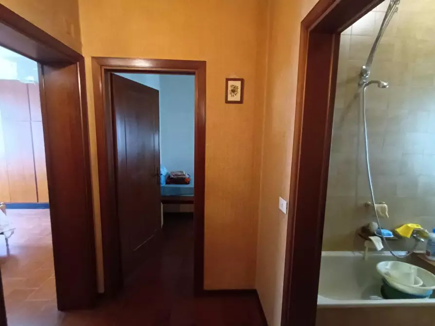 Immagine 7 di Appartamento in vendita  a Lucca