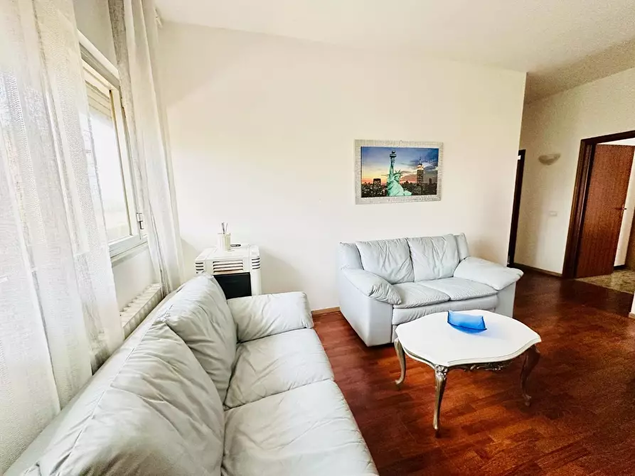 Immagine 10 di Appartamento in vendita  a Carrara