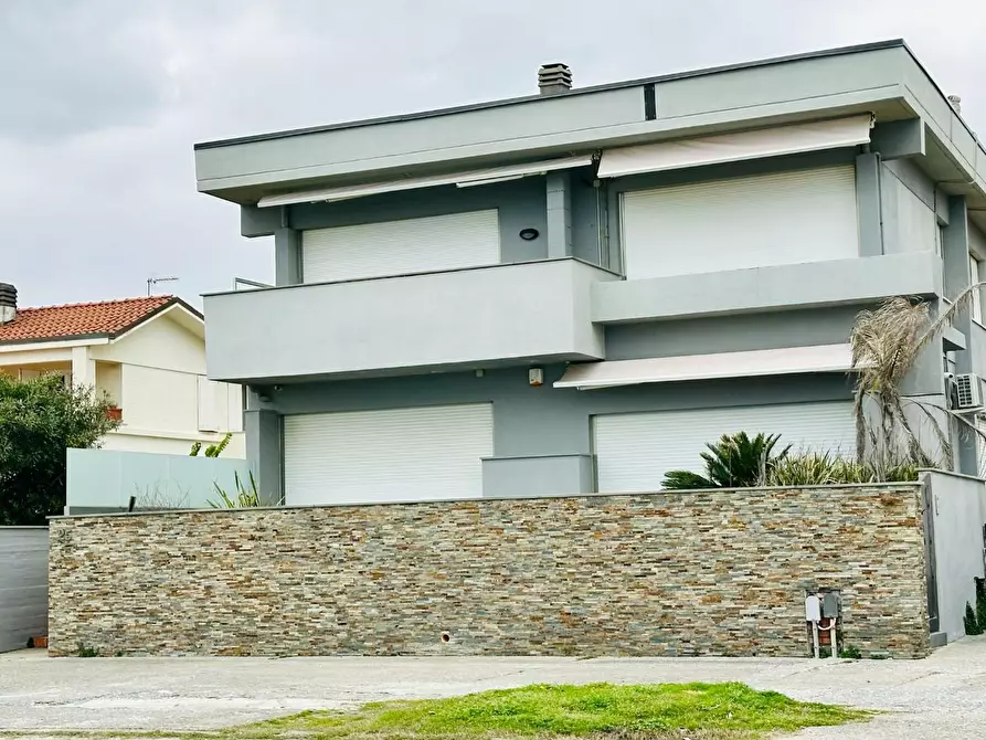 Immagine 2 di Appartamento in vendita  a Carrara