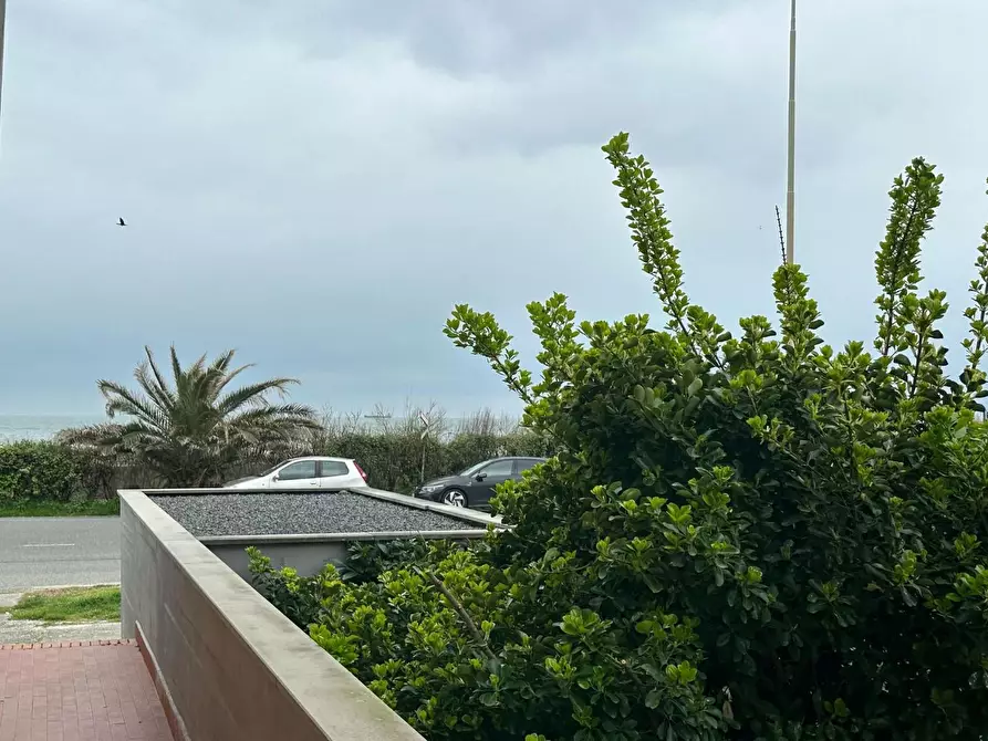 Immagine 1 di Appartamento in vendita  a Carrara