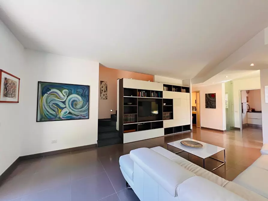 Immagine 12 di Casa bifamiliare in vendita  a Castelnuovo Magra