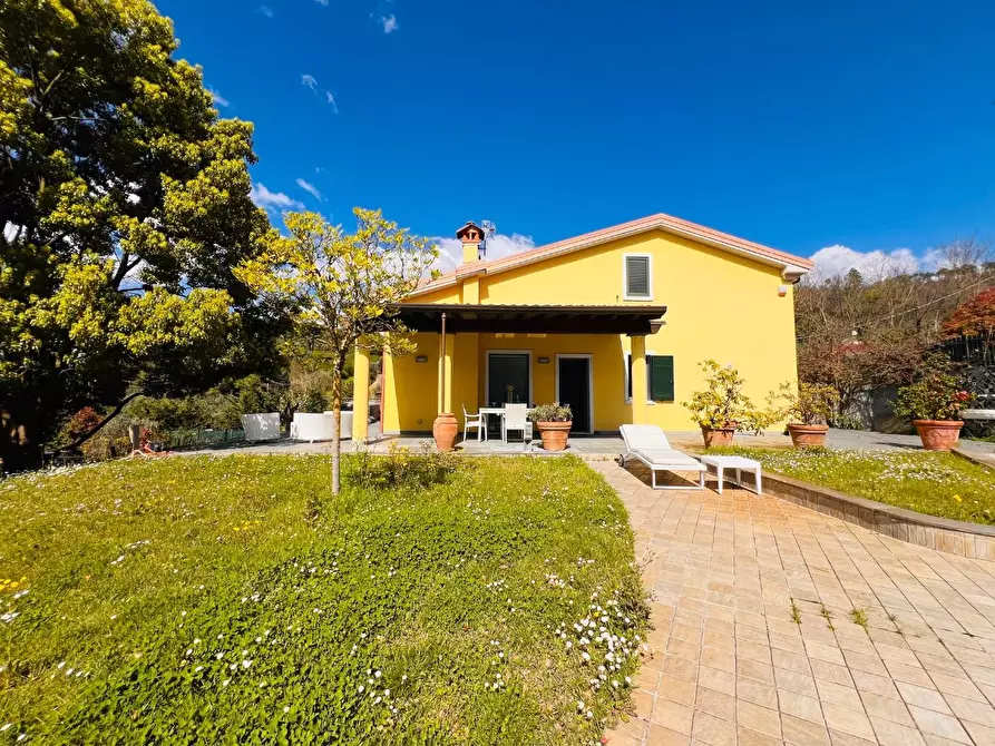 Immagine 1 di Casa bifamiliare in vendita  a Castelnuovo Magra