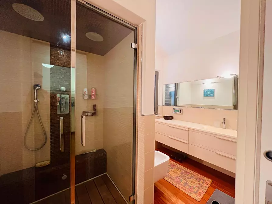 Immagine 9 di Casa bifamiliare in vendita  a Castelnuovo Magra