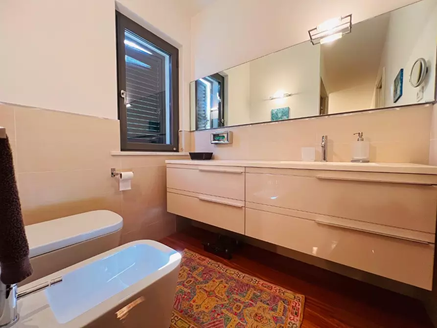 Immagine 10 di Casa bifamiliare in vendita  a Castelnuovo Magra