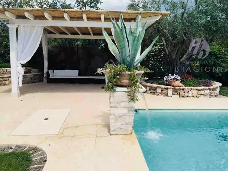 Immagine 11 di Villa in vendita  a Forte Dei Marmi