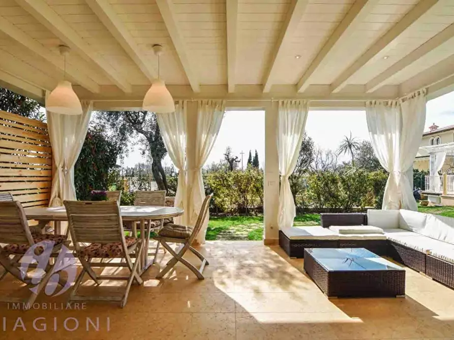 Immagine 16 di Villa in vendita  a Forte Dei Marmi