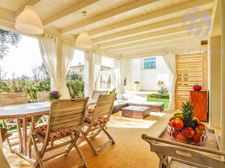 Immagine 17 di Villa in vendita  a Forte Dei Marmi