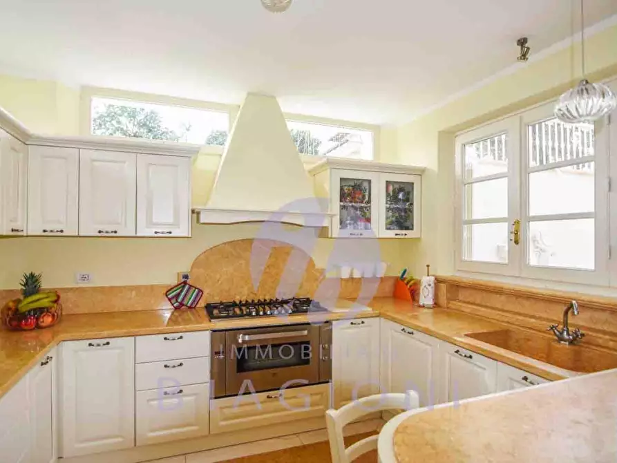 Immagine 22 di Villa in vendita  a Forte Dei Marmi