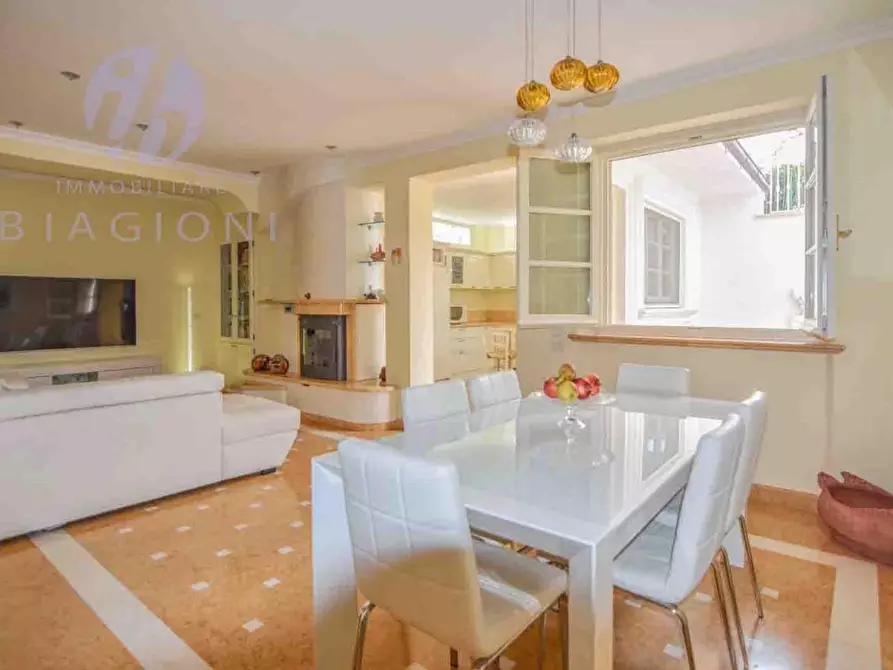 Immagine 18 di Villa in vendita  a Forte Dei Marmi