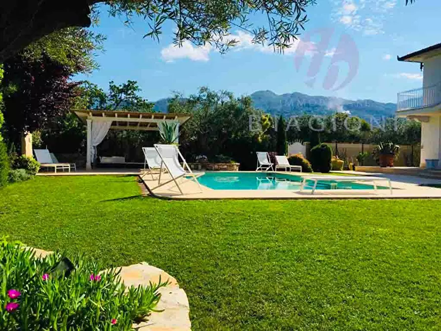 Immagine 7 di Villa in vendita  a Forte Dei Marmi