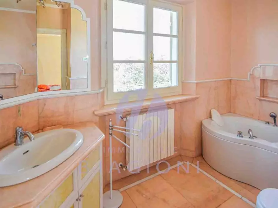 Immagine 25 di Villa in vendita  a Forte Dei Marmi