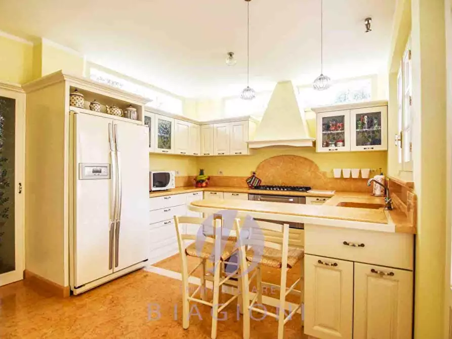 Immagine 21 di Villa in vendita  a Forte Dei Marmi