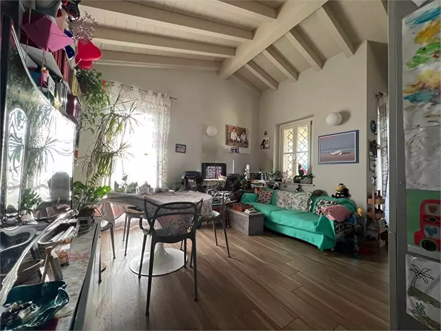 Immagine 1 di Appartamento in vendita  a Carrara