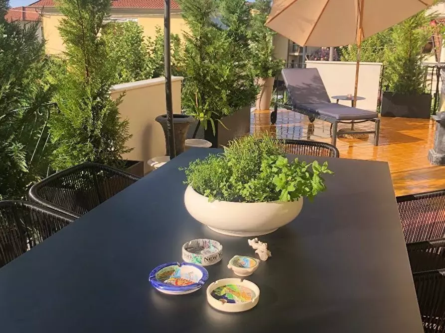 Immagine 1 di Casa bifamiliare in vendita  a Massa