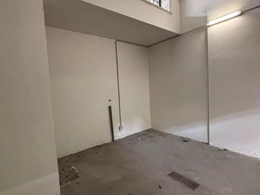Immagine 5 di Garage in vendita  a Roma