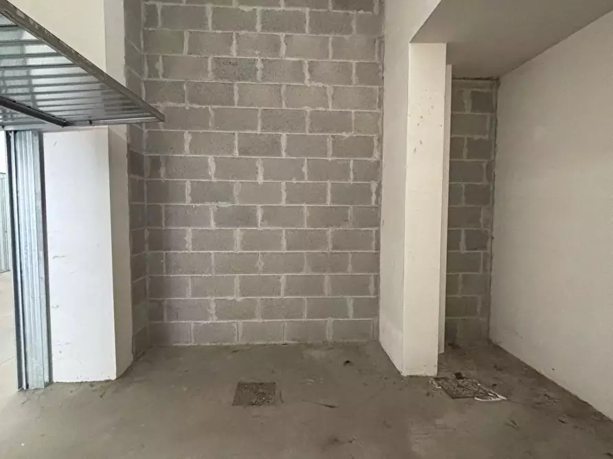 Immagine 3 di Garage in vendita  a Roma