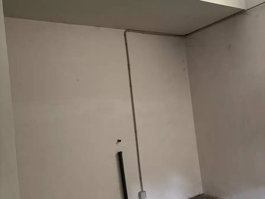 Immagine 6 di Garage in vendita  a Roma