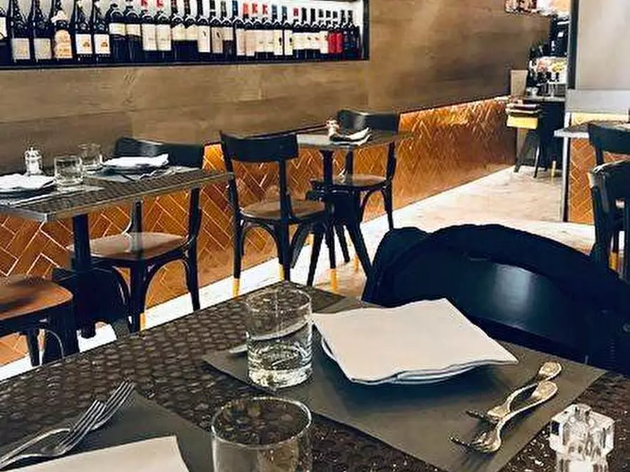Immagine 3 di Bar / Ristorante in vendita  a Lucca