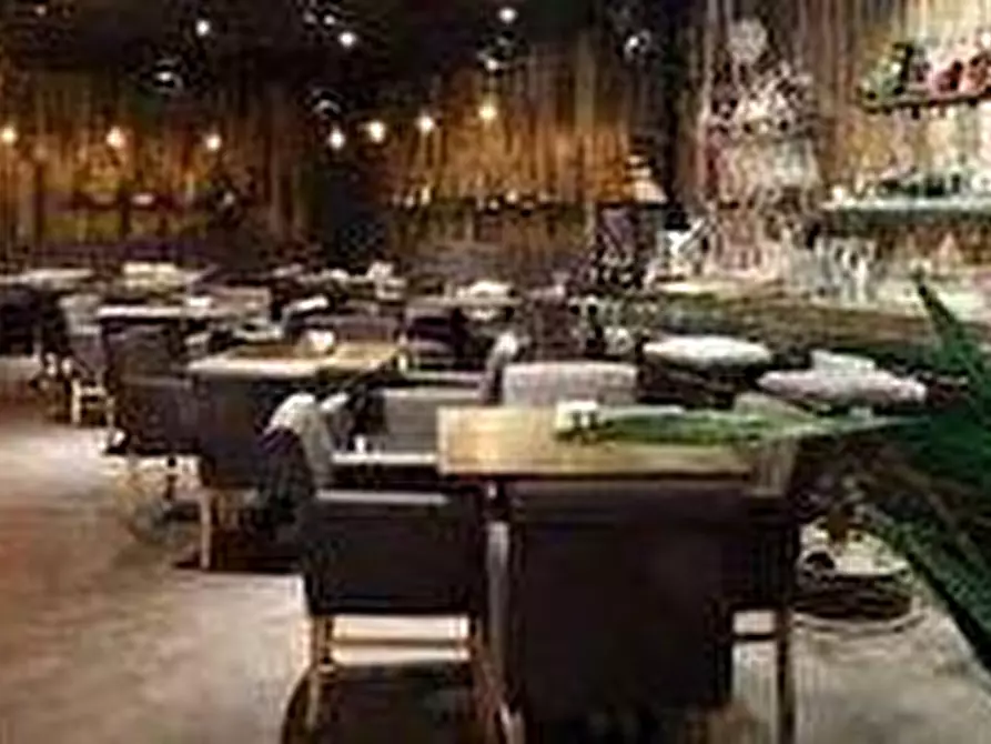 Immagine 2 di Bar / Ristorante in vendita  a Lucca