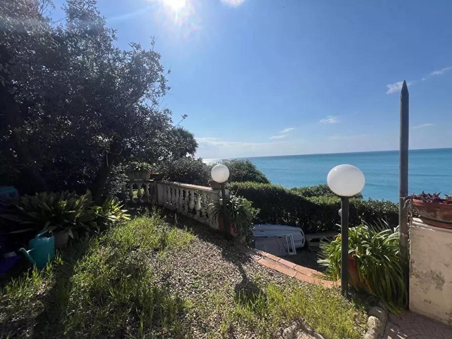 Immagine 3 di Appartamento in vendita  a Livorno