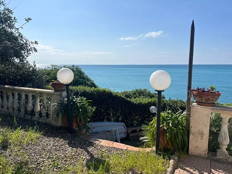 Immagine 11 di Appartamento in vendita  a Livorno