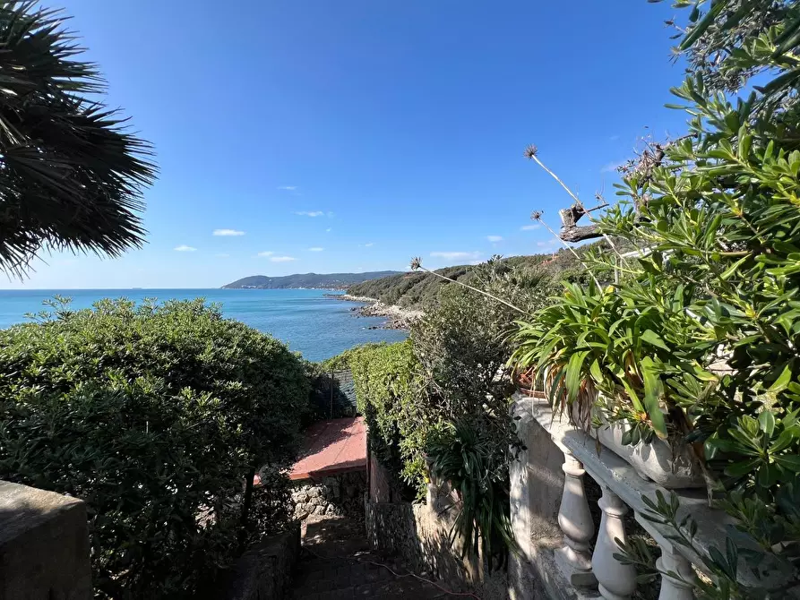 Immagine 17 di Appartamento in vendita  a Livorno