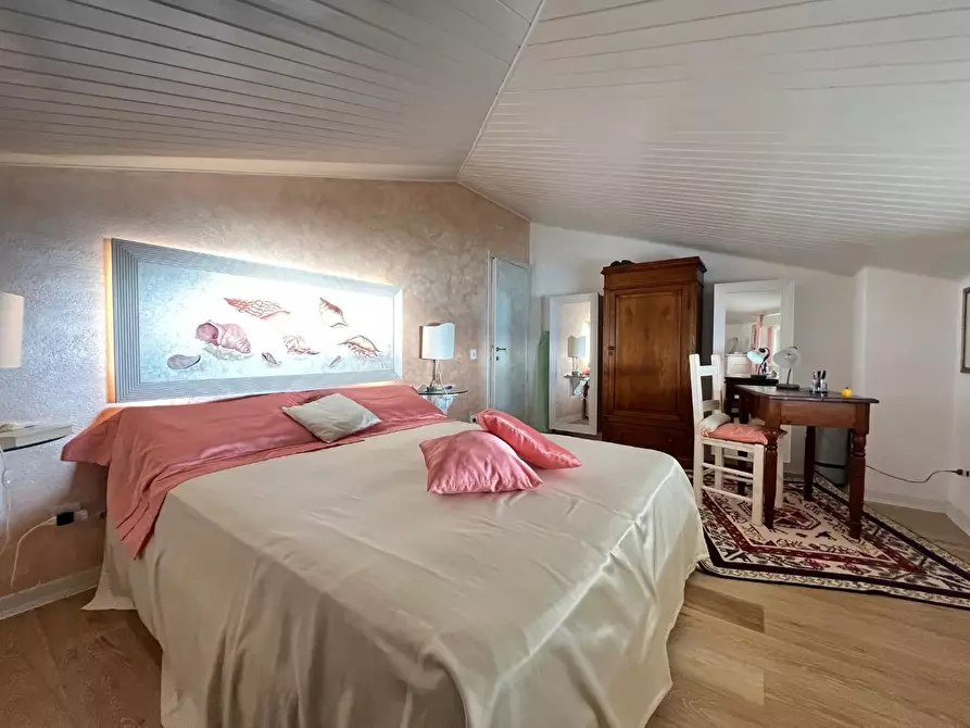 Immagine 50 di Appartamento in vendita  a Livorno