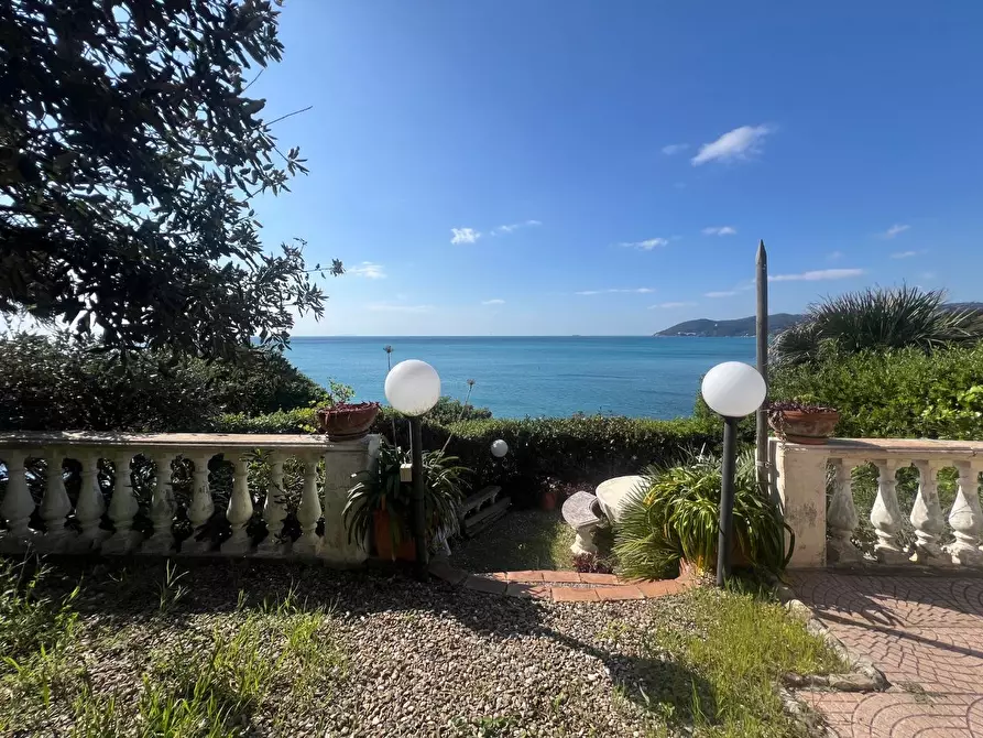 Immagine 2 di Appartamento in vendita  a Livorno