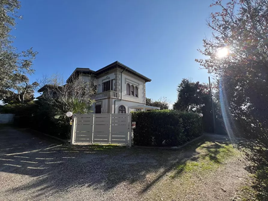 Immagine 56 di Appartamento in vendita  a Livorno