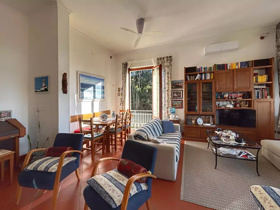 Immagine 6 di Villa in vendita  a Livorno