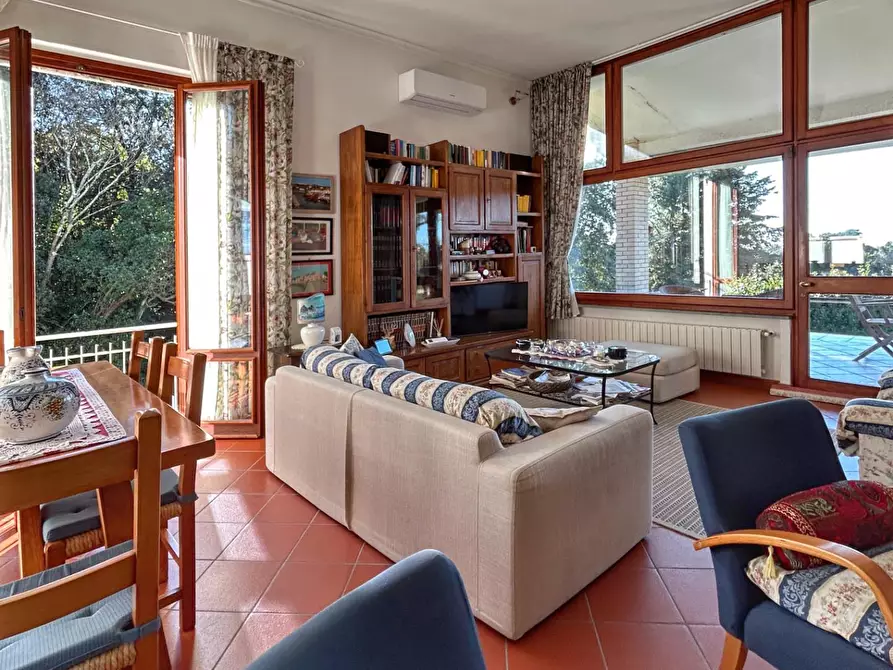 Immagine 9 di Villa in vendita  a Livorno