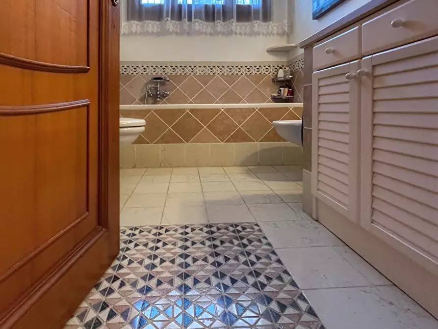 Immagine 16 di Villa in vendita  a Livorno