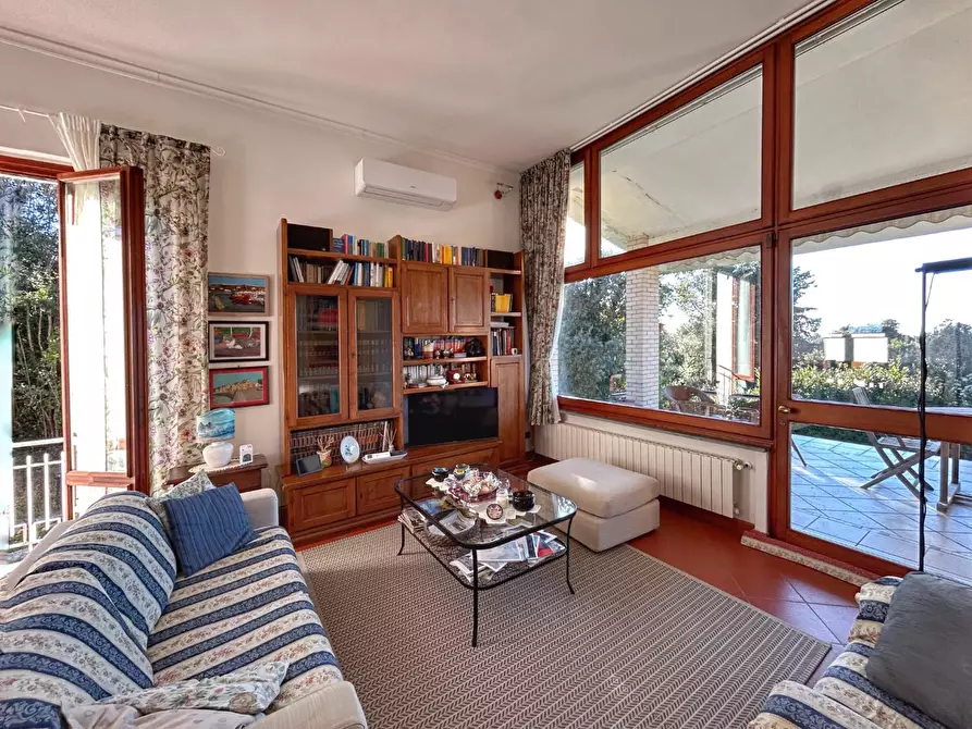 Immagine 5 di Villa in vendita  a Livorno