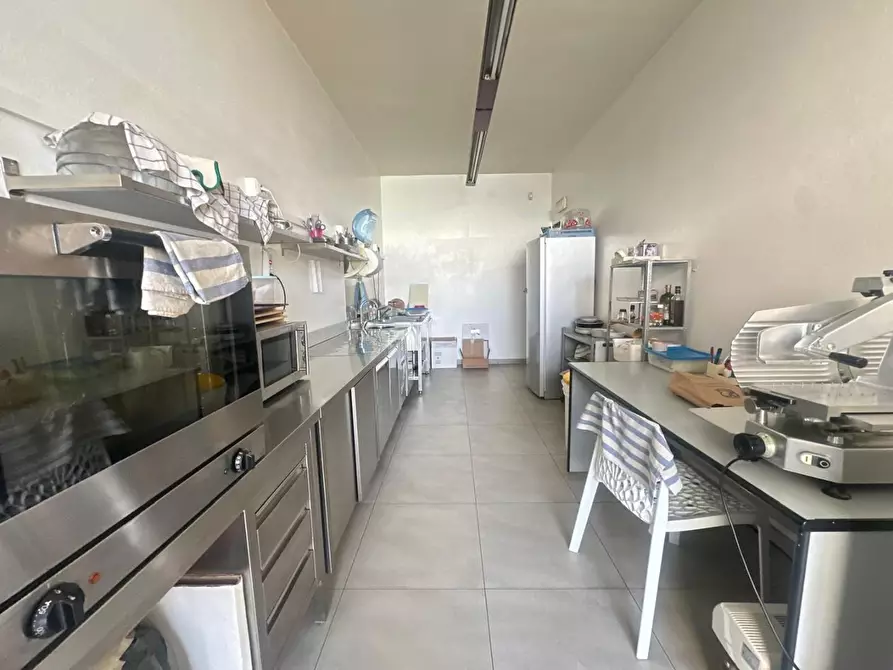 Immagine 10 di Locale commerciale in vendita  a Vinci