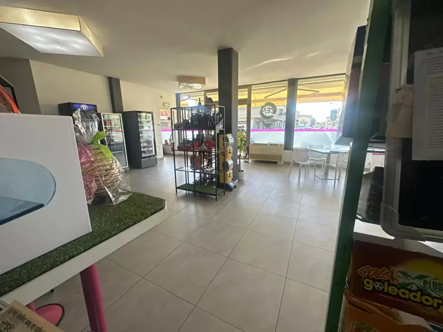 Immagine 12 di Locale commerciale in vendita  a Vinci