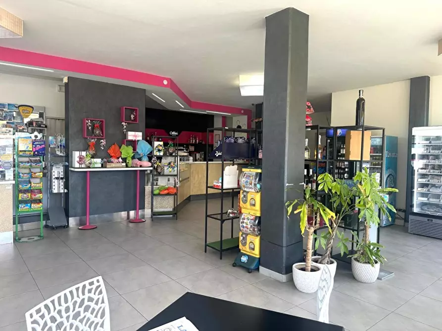 Immagine 2 di Locale commerciale in vendita  a Vinci