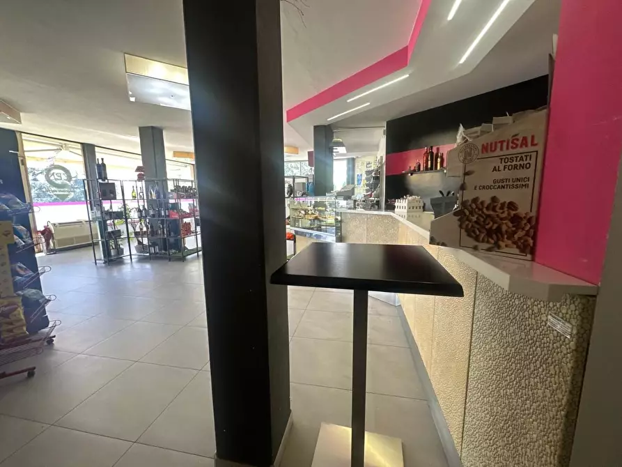 Immagine 11 di Locale commerciale in vendita  a Vinci