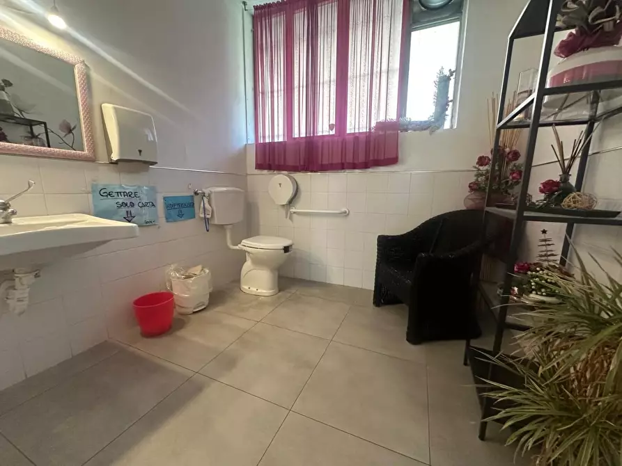 Immagine 7 di Locale commerciale in vendita  a Vinci