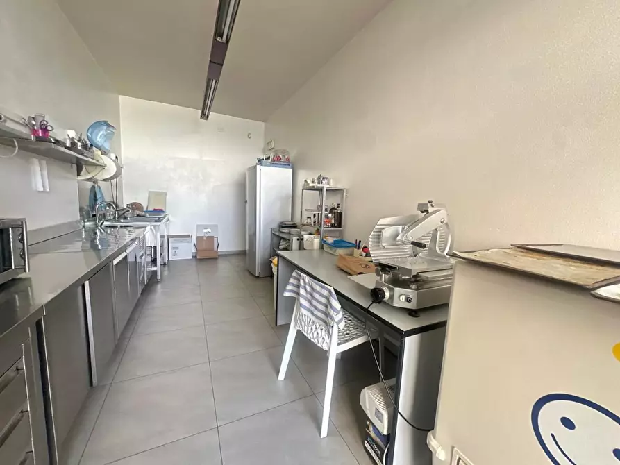 Immagine 9 di Locale commerciale in vendita  a Vinci