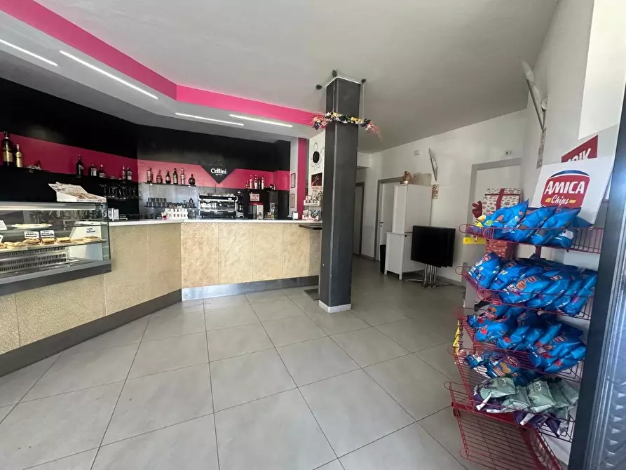 Immagine 6 di Locale commerciale in vendita  a Vinci